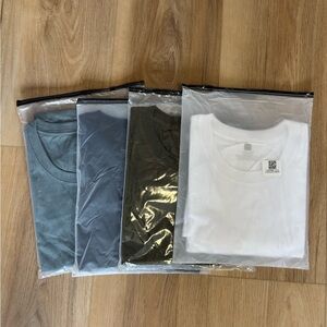 NWOT - 4 pack bundle 
Men’s classic solid tee 
100% cotton